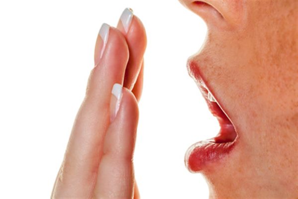 Mauvaise haleine : symptômes, traitement, définition 