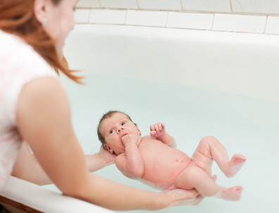 Bain de bébé, bain de nourrisson : Température ? Conseils ?